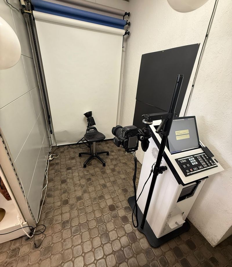 Unsere Passbildanlage mit professioneller Studiotechnik